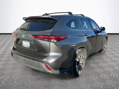 2023 Toyota Highlander Hybrid XLE