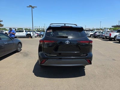 2024 Toyota Highlander LE