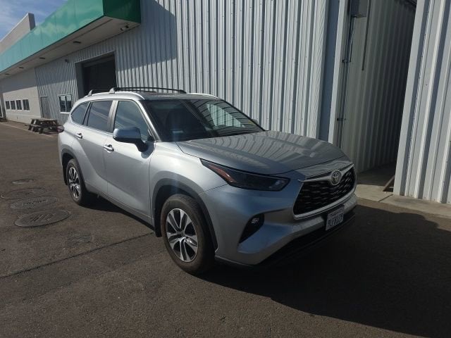 2024 Toyota Highlander LE