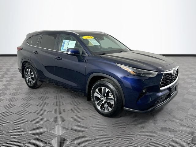 2025 Toyota Highlander LE
