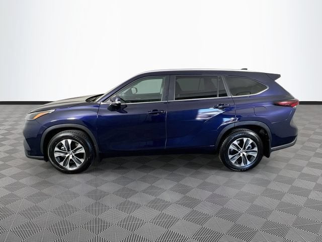 2025 Toyota Highlander LE