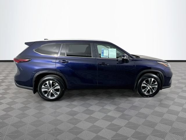 2025 Toyota Highlander LE