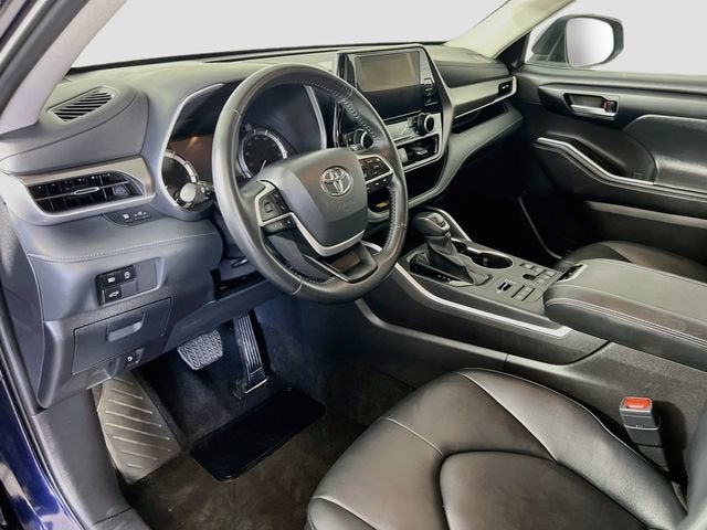 2025 Toyota Highlander LE