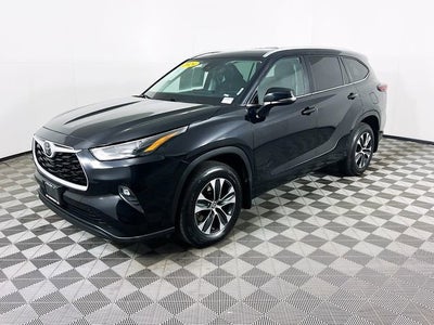 2024 Toyota Highlander LE