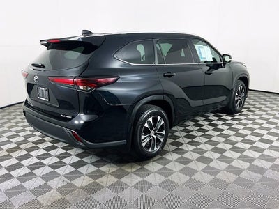 2024 Toyota Highlander LE