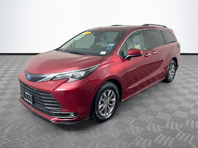 2025 Toyota Sienna XLE