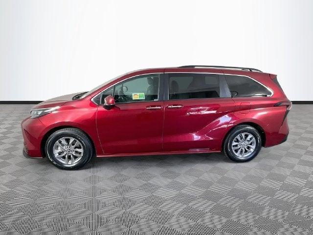 2025 Toyota Sienna XLE