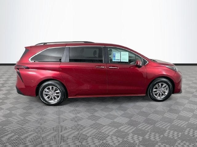 2025 Toyota Sienna XLE
