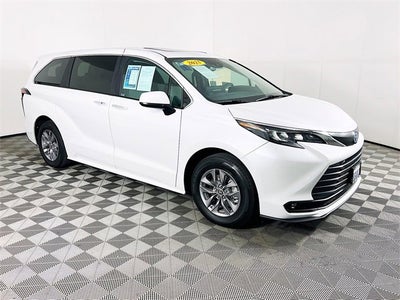 2025 Toyota Sienna XLE