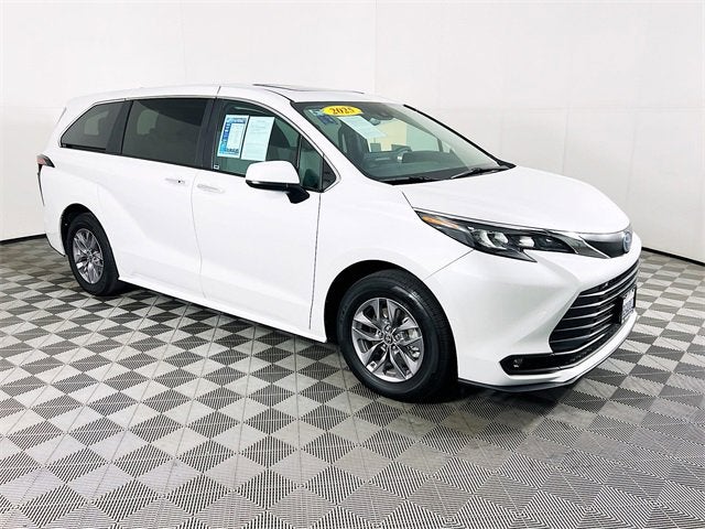 2025 Toyota Sienna XLE