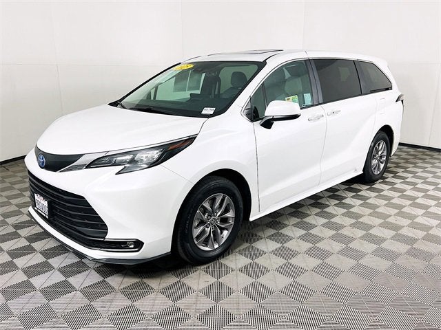 2025 Toyota Sienna XLE