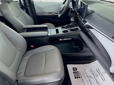 2025 Toyota Sienna XLE