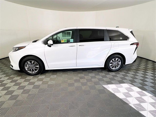 2025 Toyota Sienna XLE