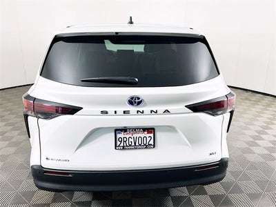 2025 Toyota Sienna XLE