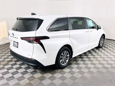 2025 Toyota Sienna XLE