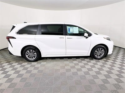 2025 Toyota Sienna XLE