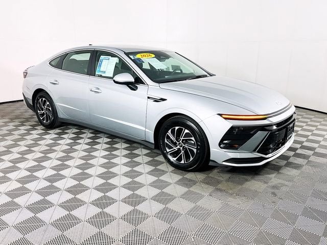 2026 Hyundai Sonata Blue's photo