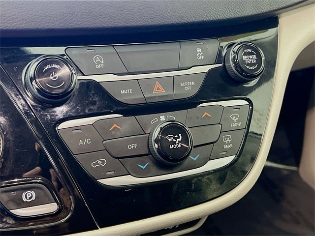 2022 Chrysler Voyager LX