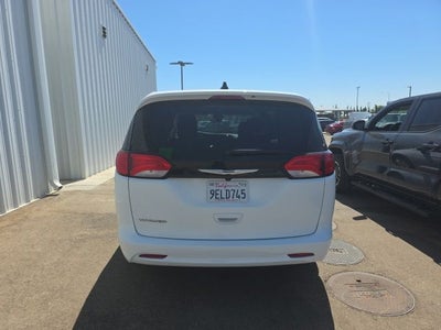 2023 Chrysler Voyager LX