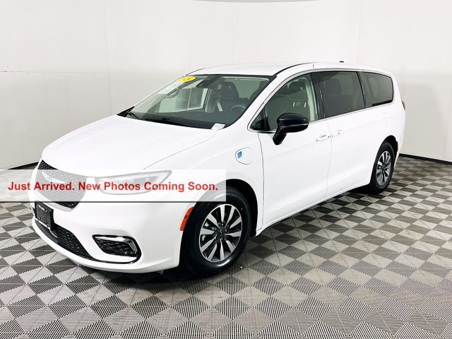 2024 Chrysler Pacifica Hybrid Select