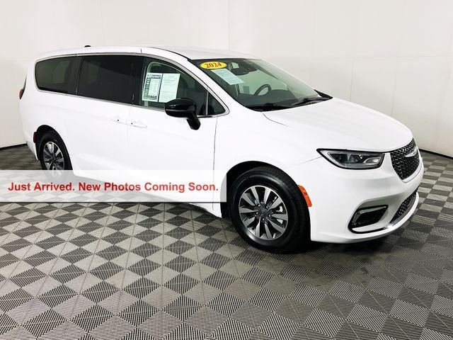 2024 Chrysler Pacifica Hybrid Select