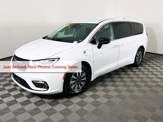 2024 Chrysler Pacifica Hybrid Select