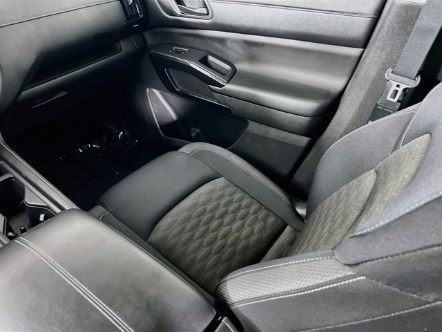 2023 Nissan Pathfinder S