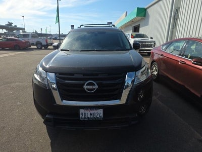 2022 Nissan Pathfinder SV