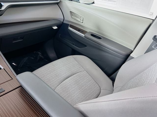 2023 Toyota Sienna LE 8 Passenger