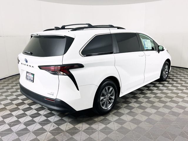 2023 Toyota Sienna LE 8 Passenger