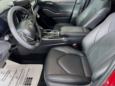 2026 Toyota Highlander Hybrid Platinum
