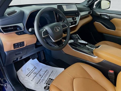 2026 Toyota Highlander Hybrid Platinum