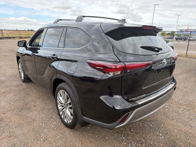 2026 Toyota Highlander Hybrid Platinum