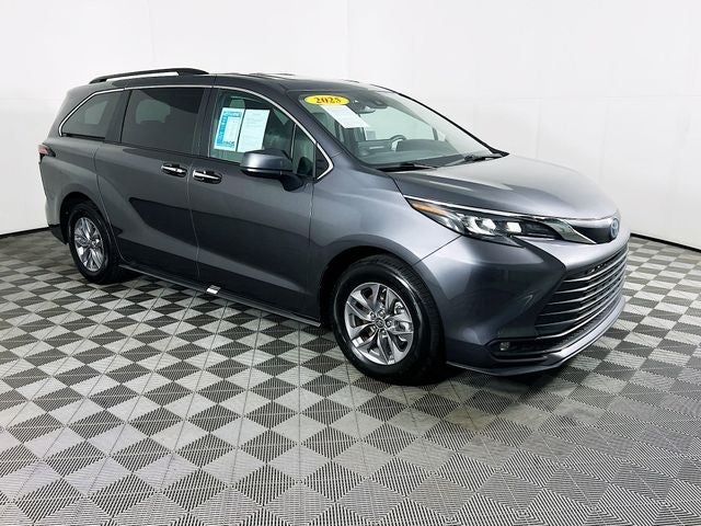 2025 Toyota Sienna XLE 8 Passenger