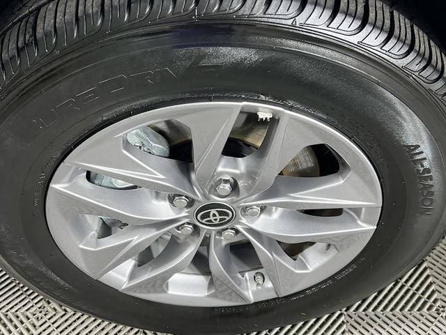 2025 Toyota Sienna XLE 8 Passenger