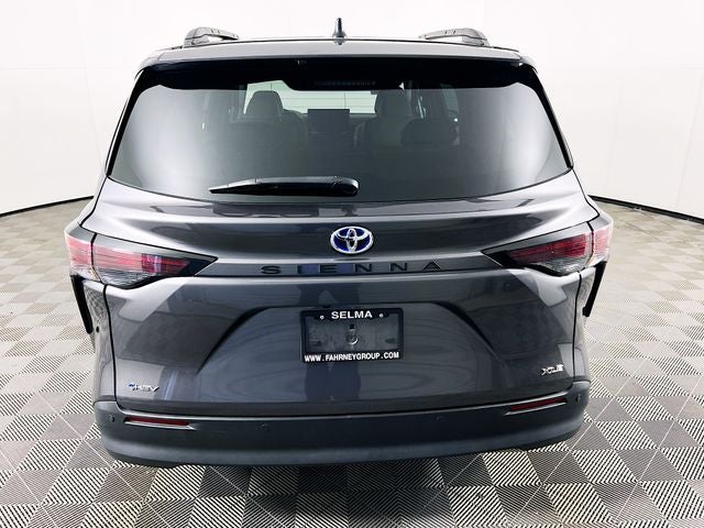 2025 Toyota Sienna XLE 8 Passenger