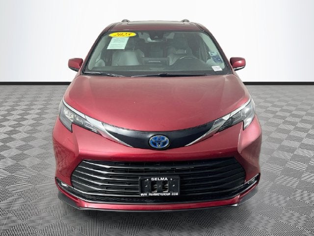 2025 Toyota Sienna XLE 8 Passenger