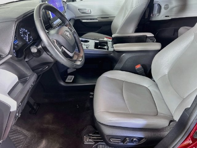 2025 Toyota Sienna XLE 8 Passenger