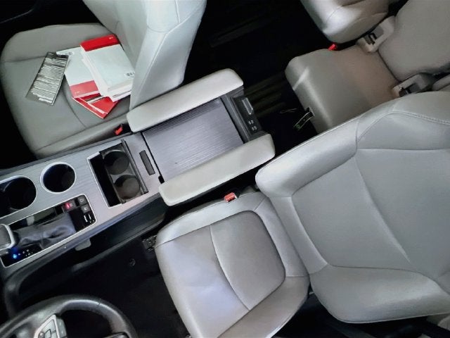 2025 Toyota Sienna XLE 8 Passenger