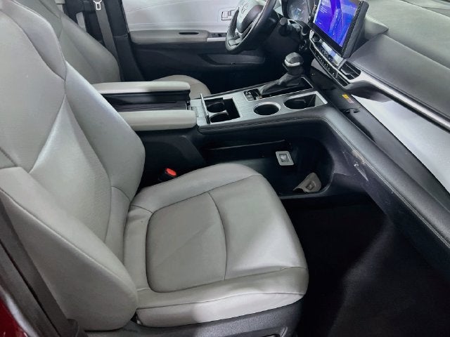 2025 Toyota Sienna XLE 8 Passenger