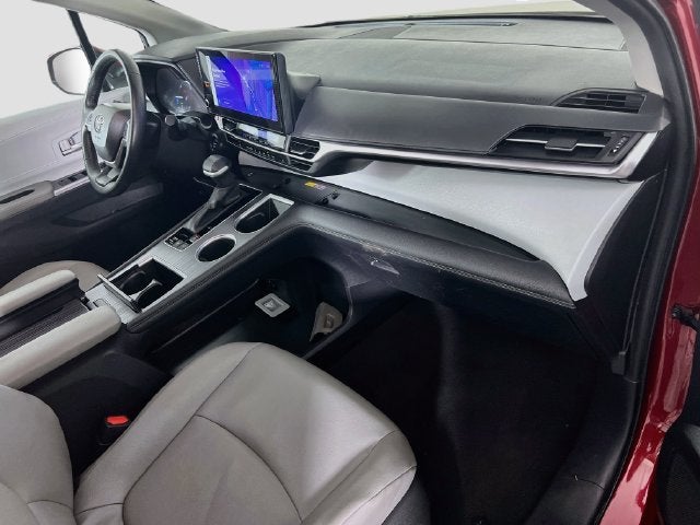 2025 Toyota Sienna XLE 8 Passenger
