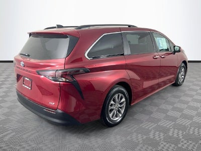 2025 Toyota Sienna XLE 8 Passenger