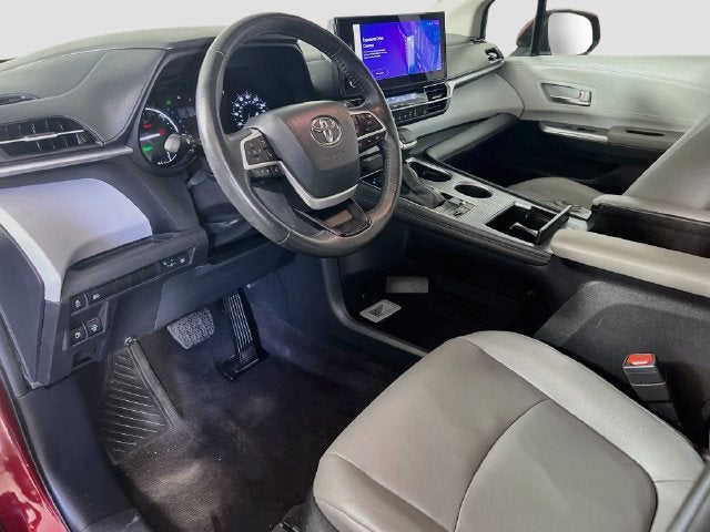 2025 Toyota Sienna XLE 8 Passenger