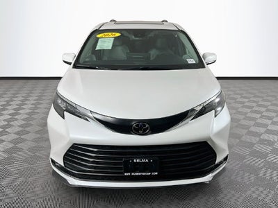 2026 Toyota Sienna XLE 8 Passenger