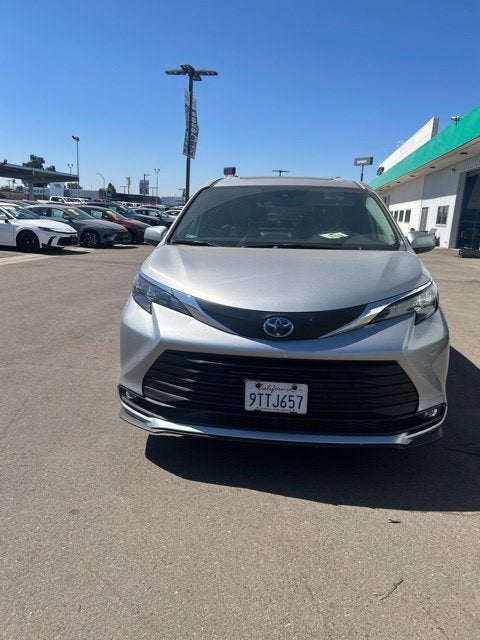 2025 Toyota Sienna XLE 8 Passenger
