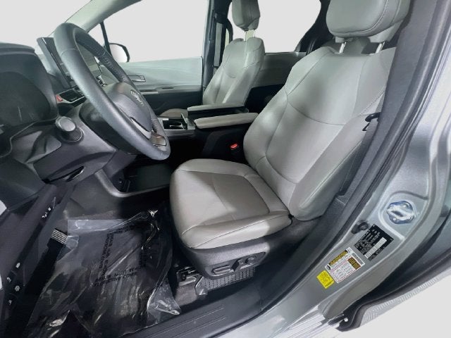 2025 Toyota Sienna XLE 8 Passenger