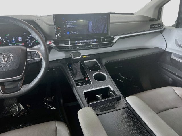 2025 Toyota Sienna XLE 8 Passenger