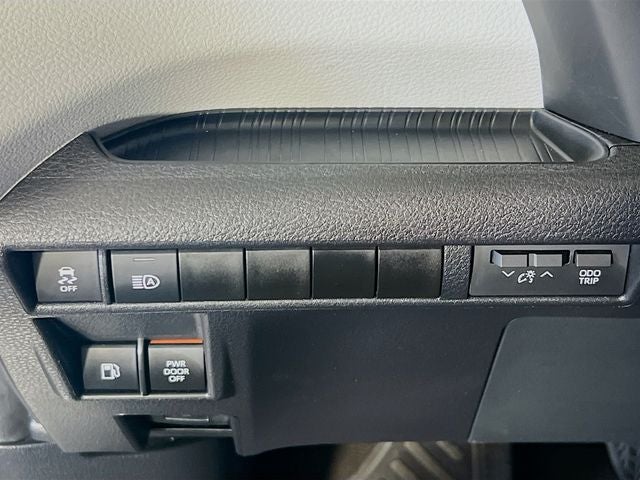2025 Toyota Sienna XLE 8 Passenger