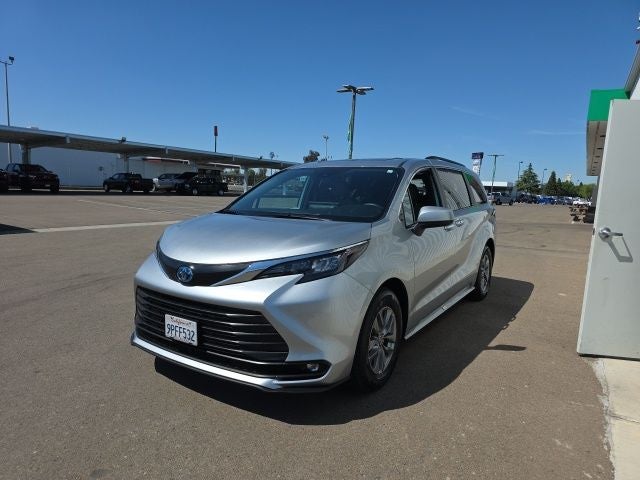 2025 Toyota Sienna XLE 8 Passenger