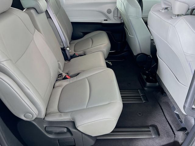 2025 Toyota Sienna XLE 8 Passenger